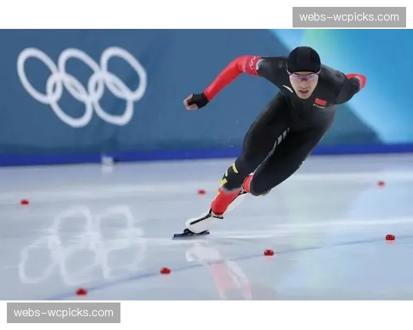 宁忠岩速度滑冰世锦赛夺铜，五星红旗再次升起于世界大赛赛场